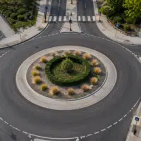 Rond-point urbain, sanctions pour les conducteurs filmant leurs passages illégaux